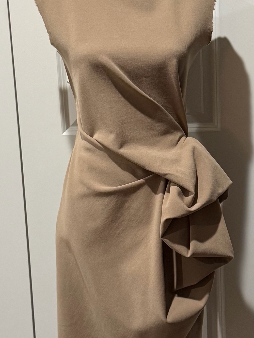 LANVIN RIVER 2009 TAN SCULPTURAL SIDE DRAPE DRESS - FR 36 - Picture 2 of 6